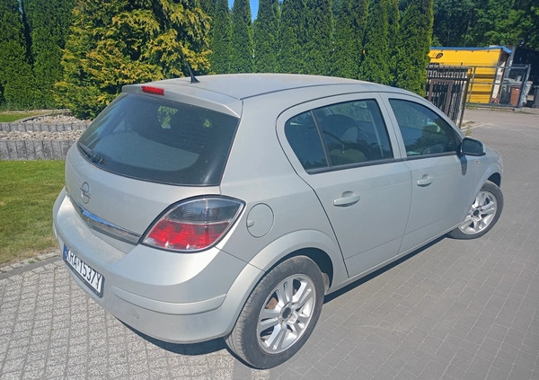 Opel Astra cena 16500 przebieg: 229000, rok produkcji 2010 z Ropczyce małe 154